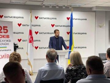 «Батьківщина» подала пропозицію скасувати податковий закон, вважаючи його свідомою війною проти середнього класу.