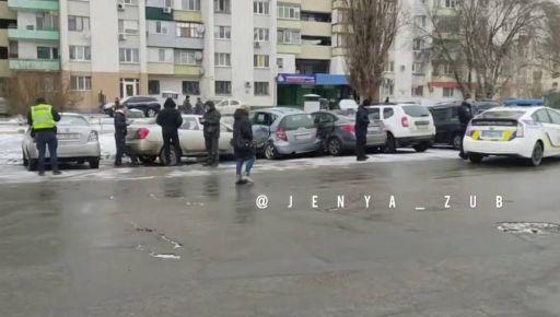 В Харькове нетрезвый таксист врезался в шесть автомобилей, сообщают пользователи соцсетей.