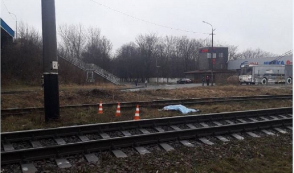 Поліція Київщини встановлює особу жінки, яка потрапила під потяг