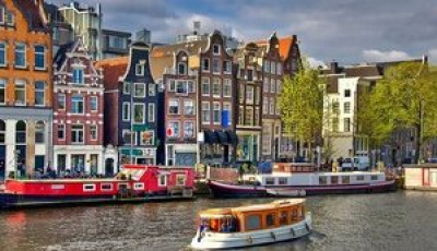 Амстердам заборонив будувати нові готелі в боротьбі з масовим туризмом