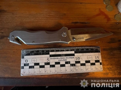 Ударила ножем у живіт: у Кривому Розі затримали 41-річну нападницю